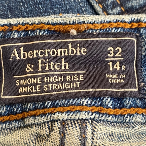 Abercrombie & Fitch Button Fly Cropped Jeans. - Picture 3 of 6